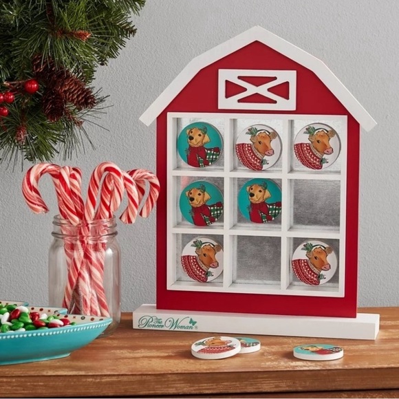 🌺 New The Pioneer Woman Holiday/Christmas Red Barn MDF Tic-Tac-Toe Game - Picture 7 of 12